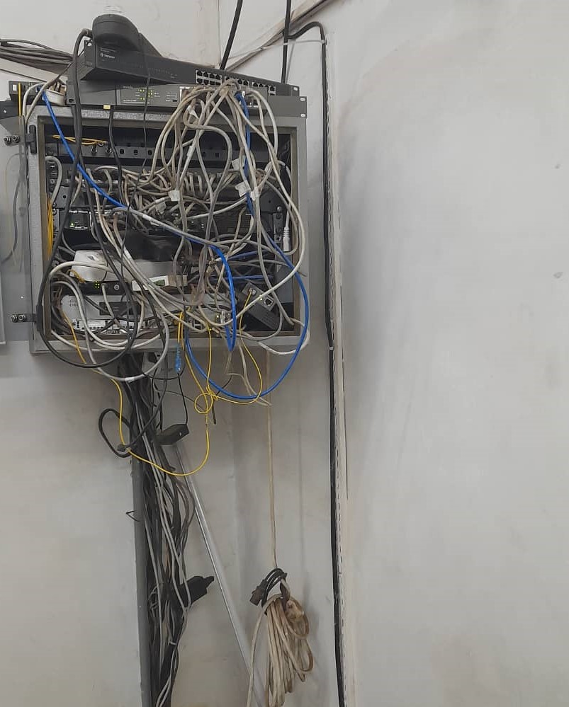 Untidy server cabinet before NITS cabling work